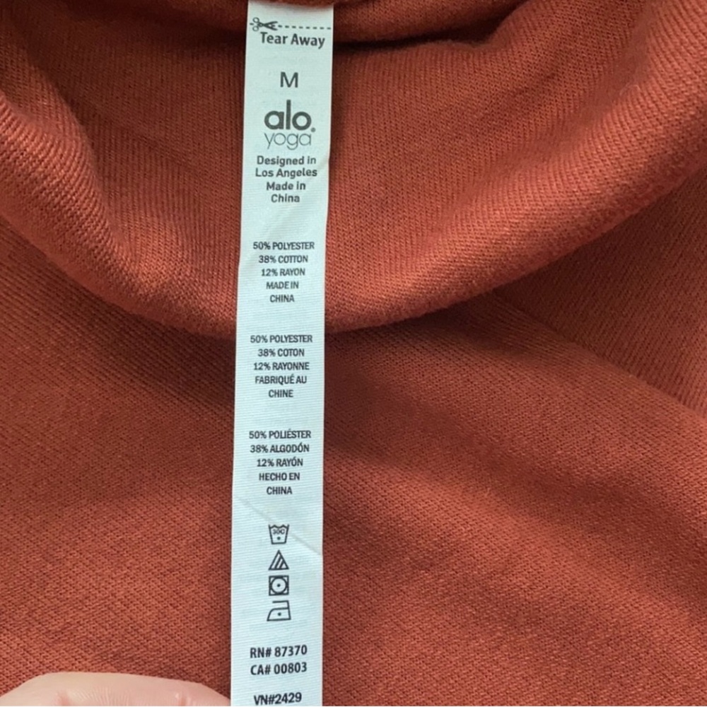 NWOT Alo Yoga Soleil Cropped Turtleneck - Picture 10 of 16